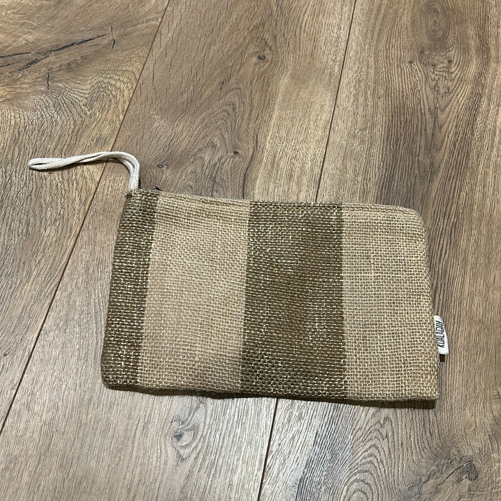 Koala Bay Jute wristlet